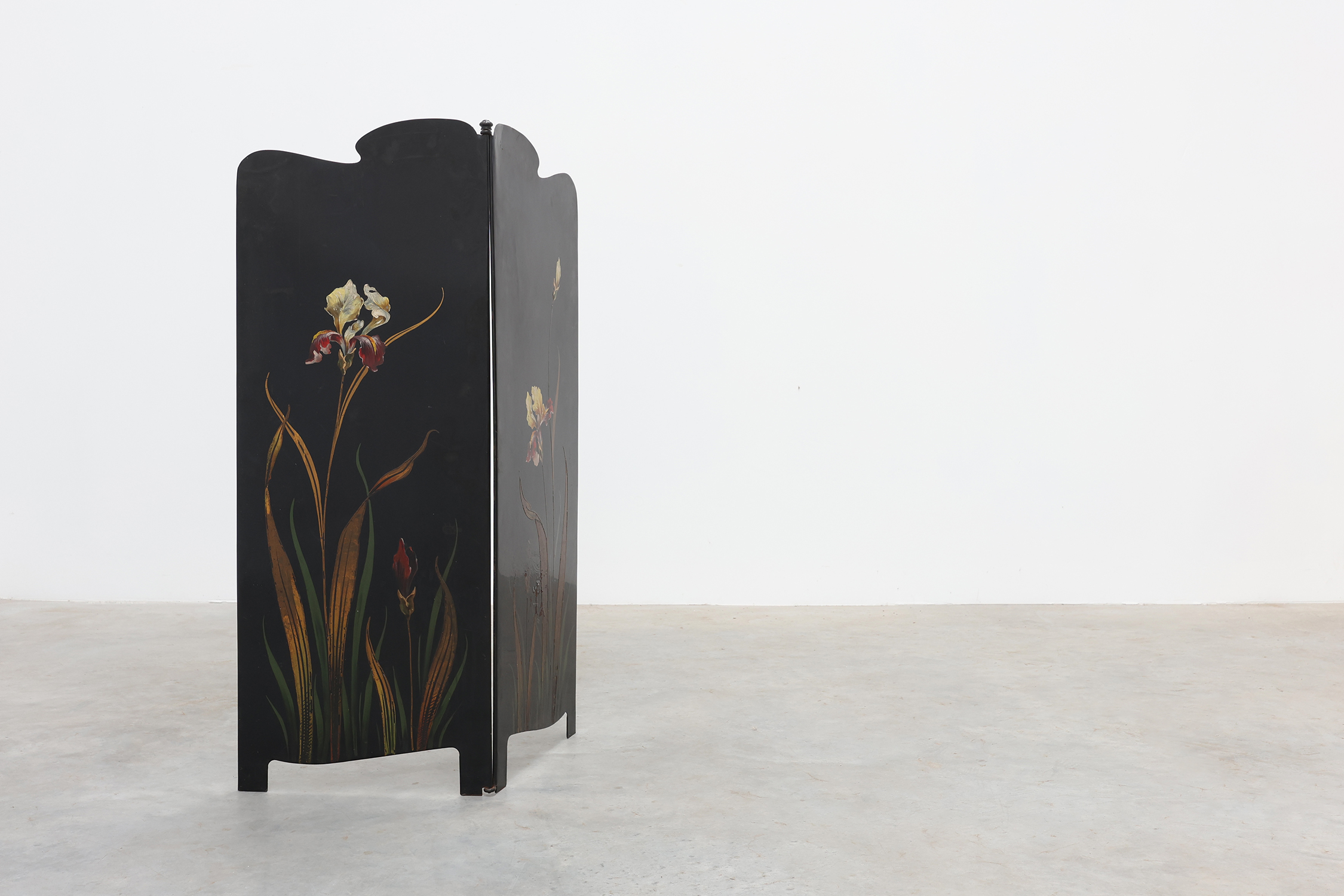 Art Nouveau Black Lacquered Two-Panel Screen with Hand-Painted Irises, France ca. 1910thumbnail